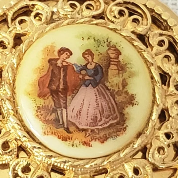 Cute Locket Pendant Gold Tone No Chain - Picture 4 of 6